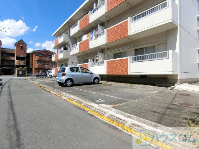 28/30 駐車場