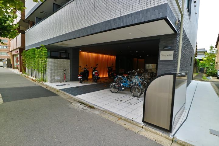 27/30 エントランス