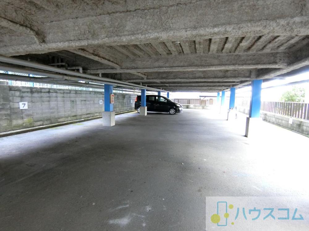 27/30 駐車場