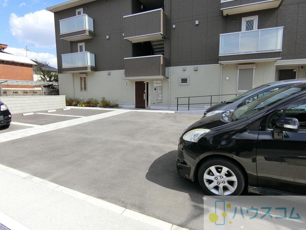27/30 駐車場