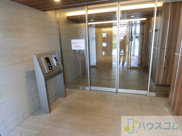 22/27 エントランス