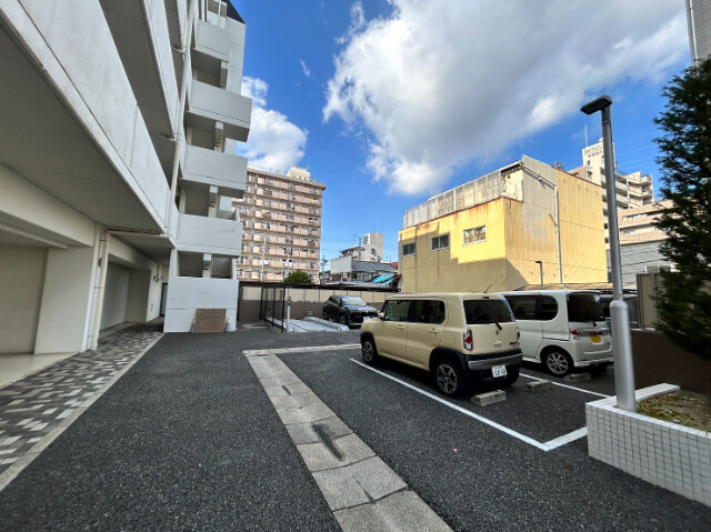 28/30 駐車場