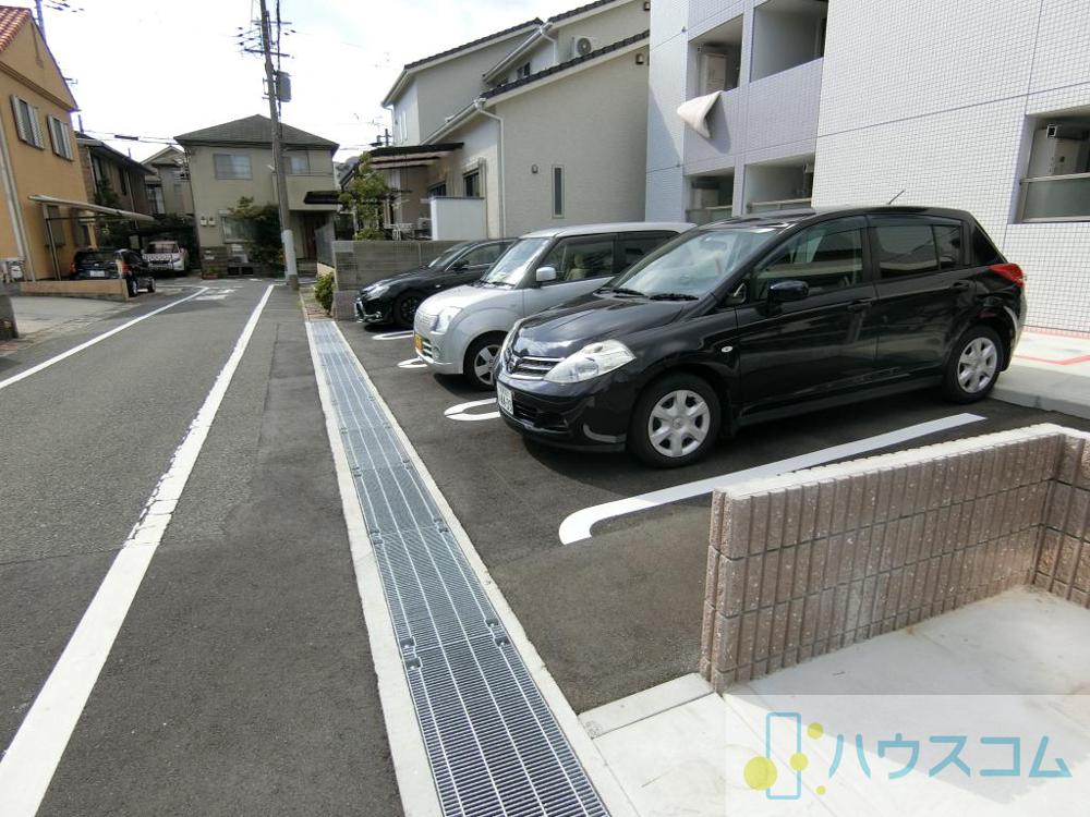 28/30 駐車場