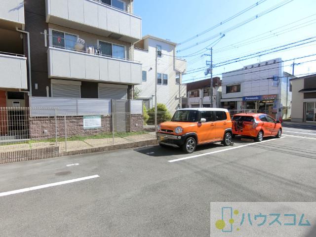 23/30 駐車場