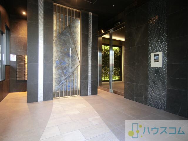 27/30 エントランス