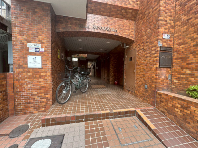 22/30 エントランス