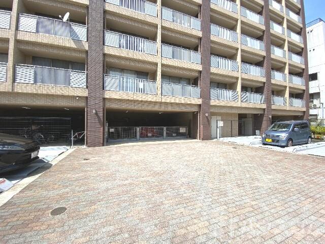22/28 駐車場