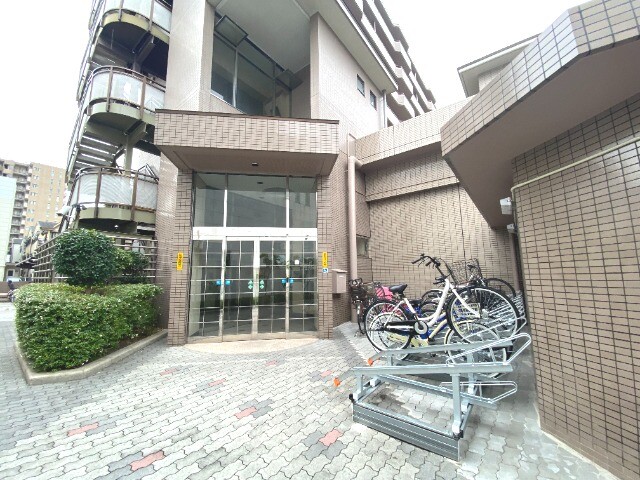 25/29 エントランス