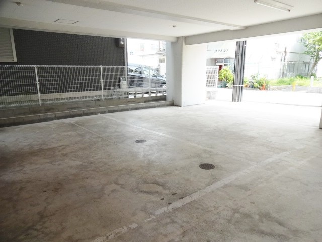 16/20 駐車場