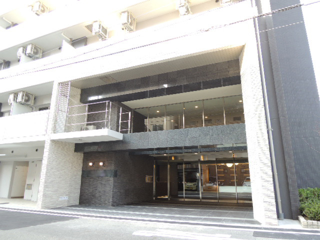 22/26 エントランス