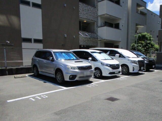 27/30 駐車場