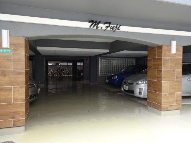 18/21 駐車場