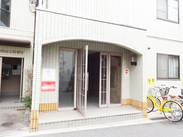 16/19 エントランス