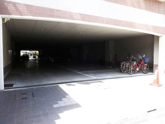 22/28 駐車場