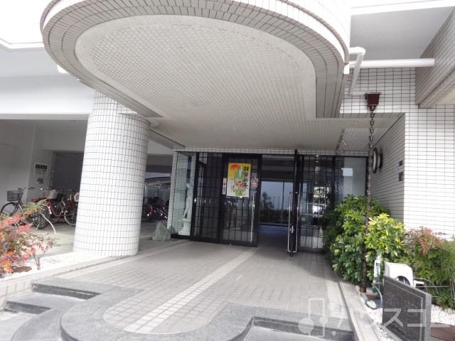 26/30 エントランス