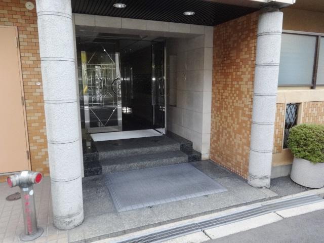 24/30 エントランス