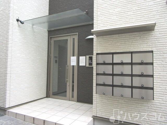 22/27 エントランス