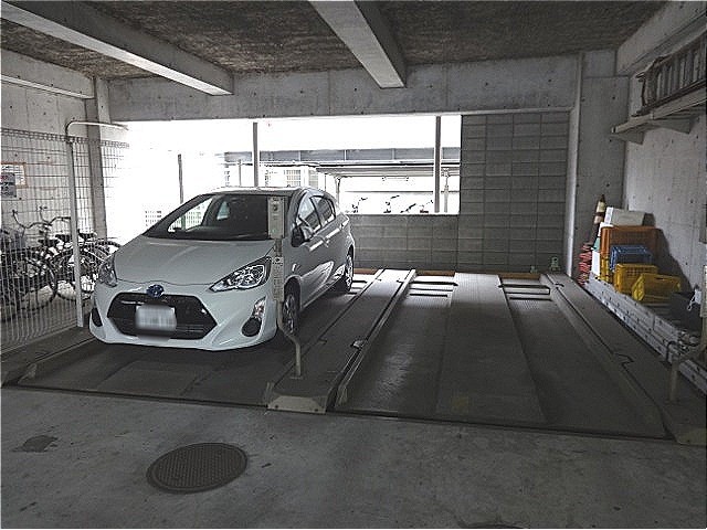22/27 駐車場