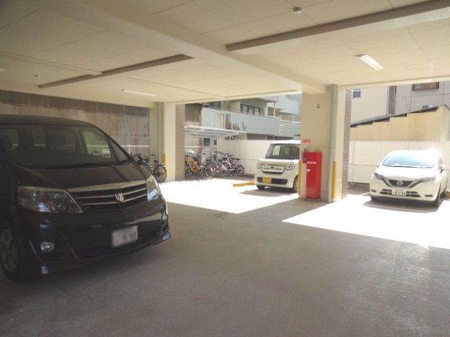 26/30 駐車場