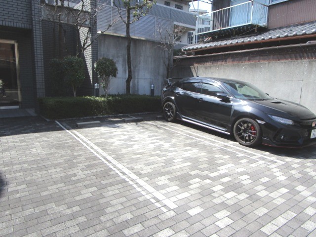 21/26 駐車場