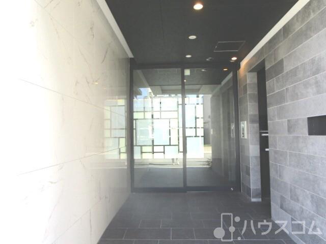 22/27 エントランス