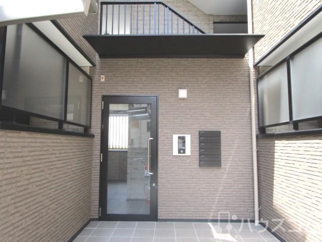 22/27 エントランス