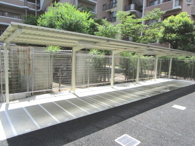 23/28 駐車場