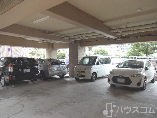 23/28 駐車場