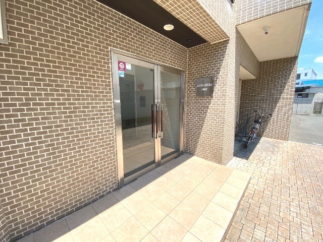22/26 エントランス