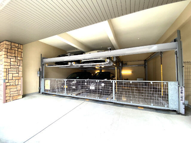 23/28 駐車場