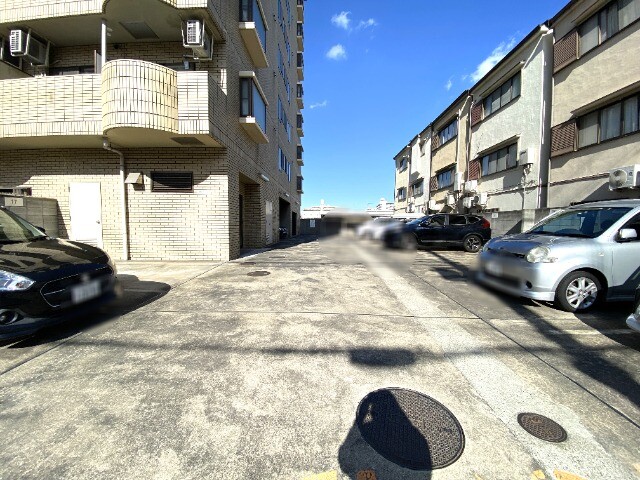 23/28 駐車場
