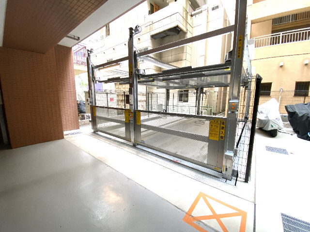 22/27 駐車場