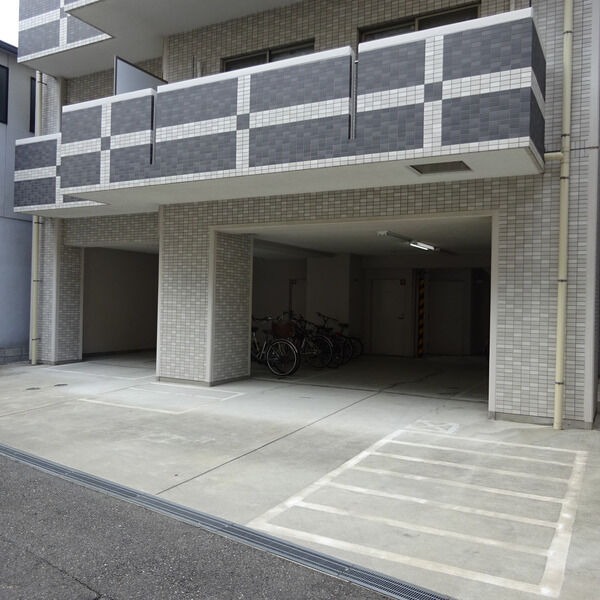 16/17 駐車場