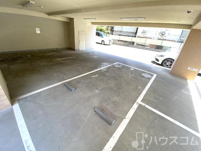 23/28 駐車場