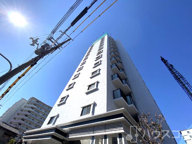23/28 エントランス