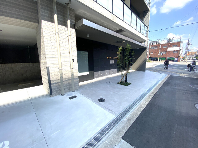 23/28 エントランス