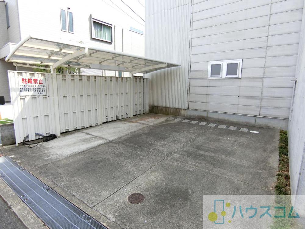27/30 駐車場