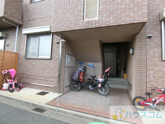 26/30 エントランス