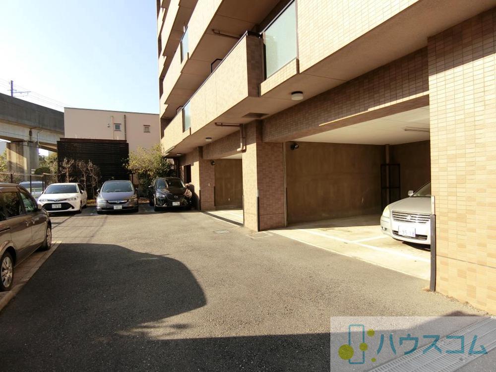 27/30 駐車場