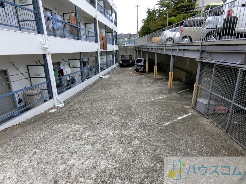27/30 駐車場