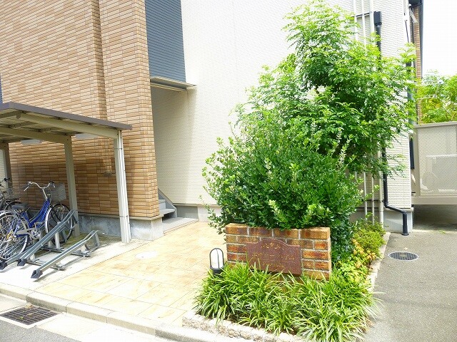 23/30 エントランス