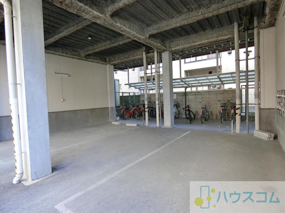 27/30 駐車場