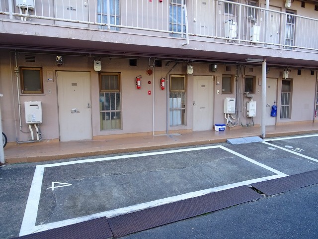 23/30 駐車場