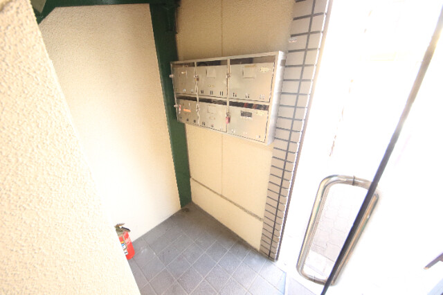 24/30 エントランス