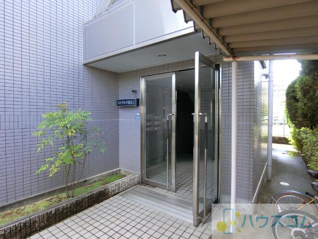 27/30 エントランス