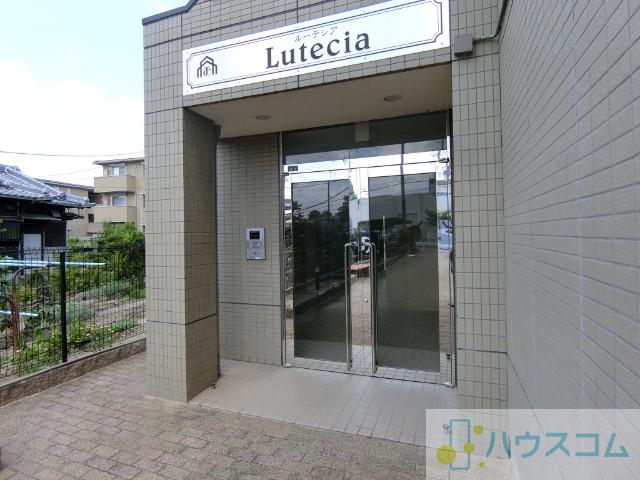 22/28 エントランス