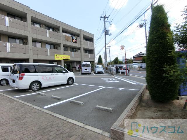 23/28 駐車場
