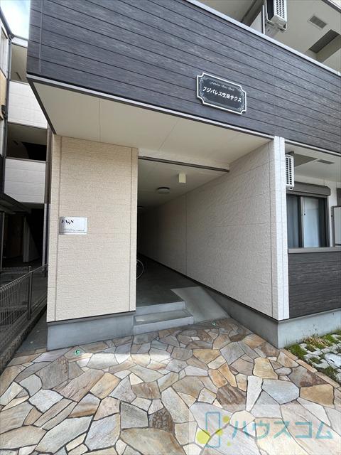 26/30 エントランス