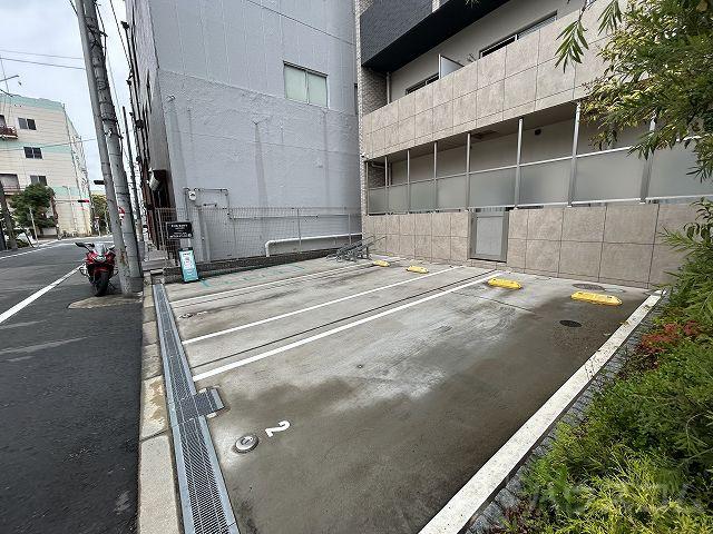 28/30 駐車場