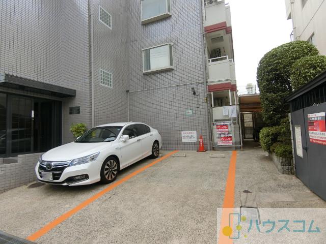 27/30 駐車場